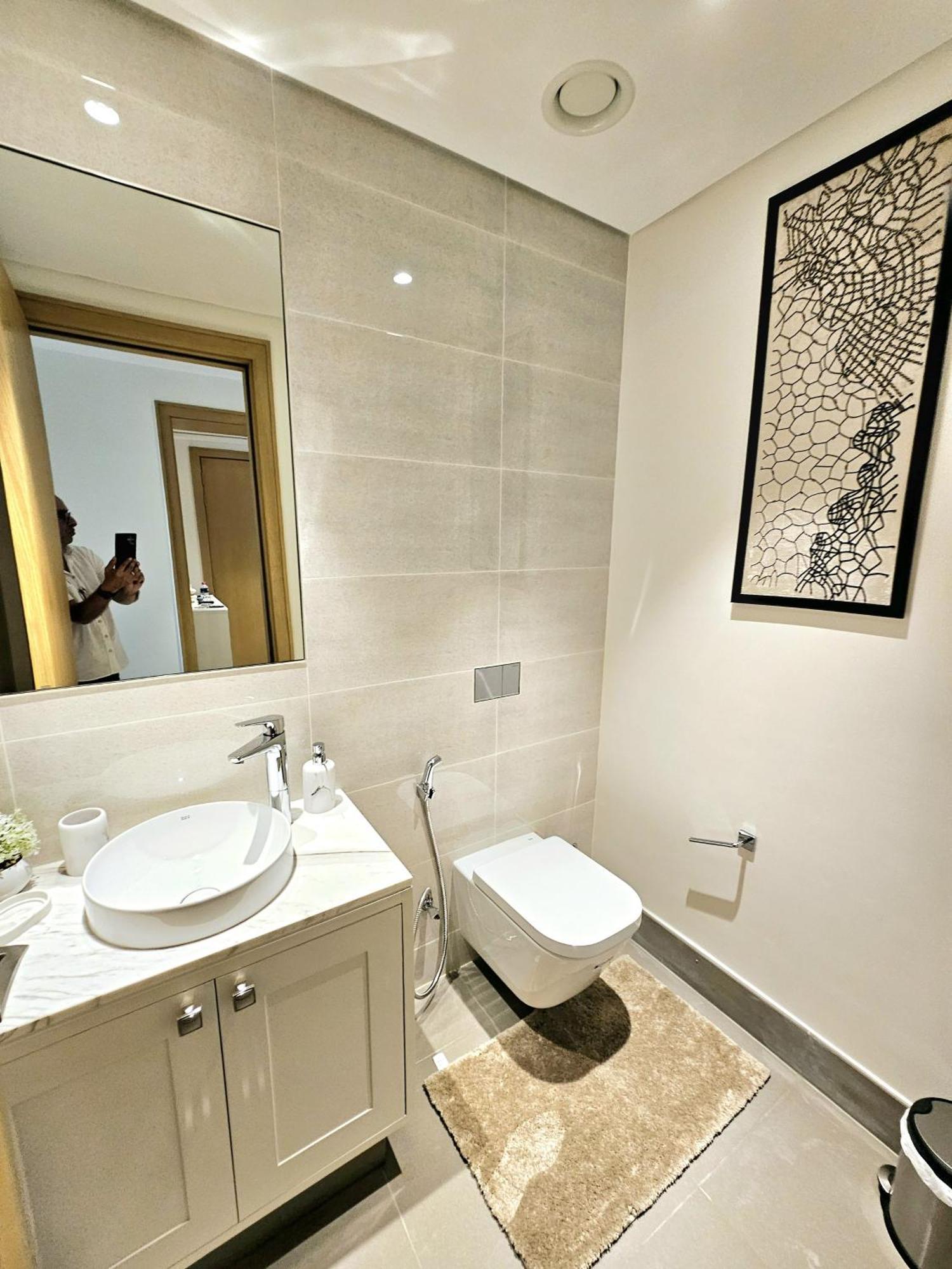 Sunrise Homes - Lavish 2 Bedrooms With Fountain View!