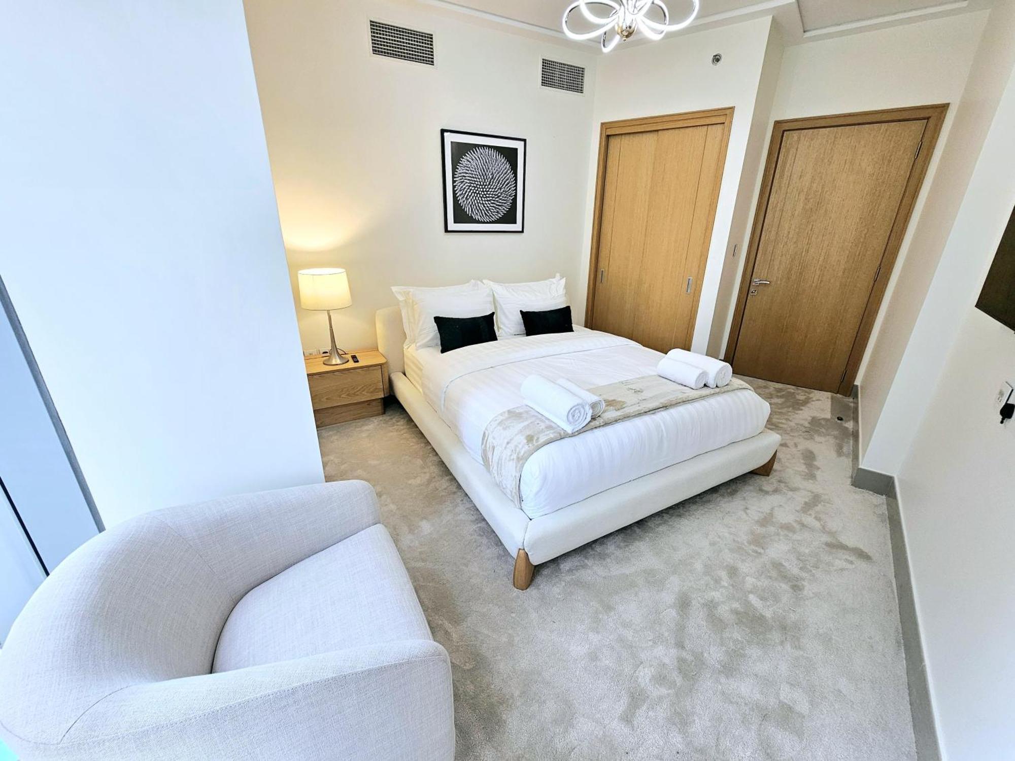 Apartment Sunrise Homes - Lavish 2 Bedrooms With Fountain View!