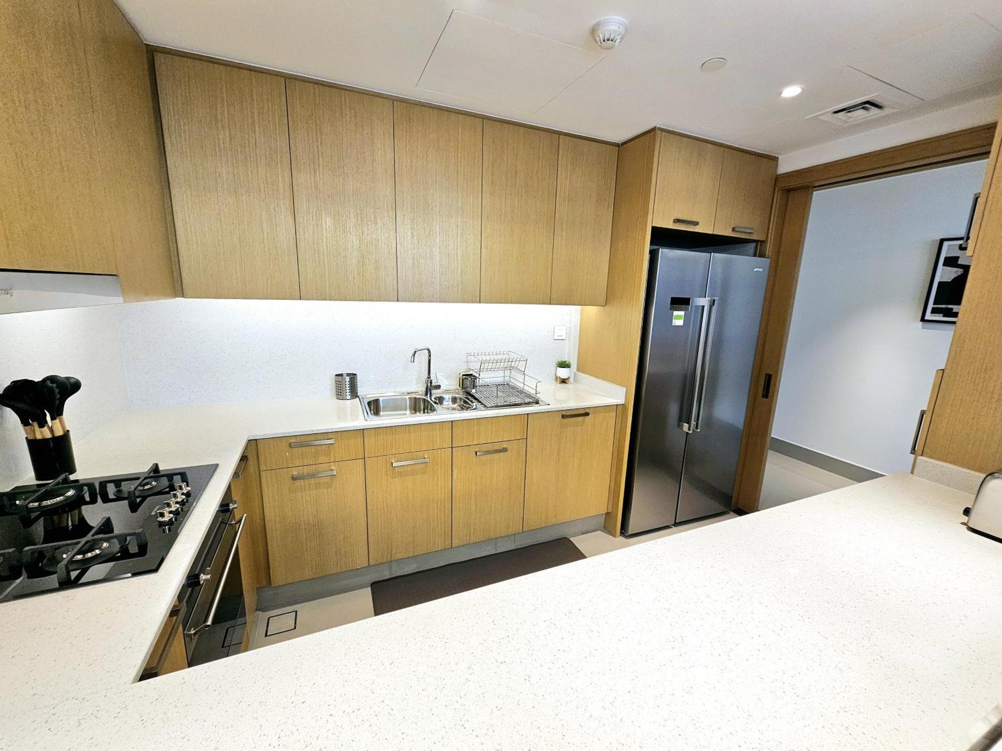 Sunrise Homes - Lavish 2 Bedrooms With Fountain View!